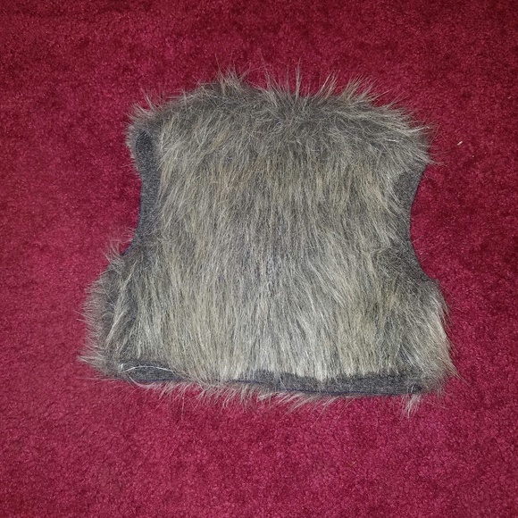 ADORABLE Fur Vest - Picture 2 of 2